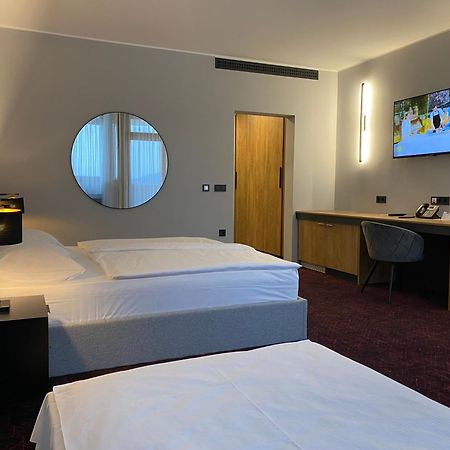 Habakuk Wellness & Event Hotel Μαριμπόρ Εξωτερικό φωτογραφία