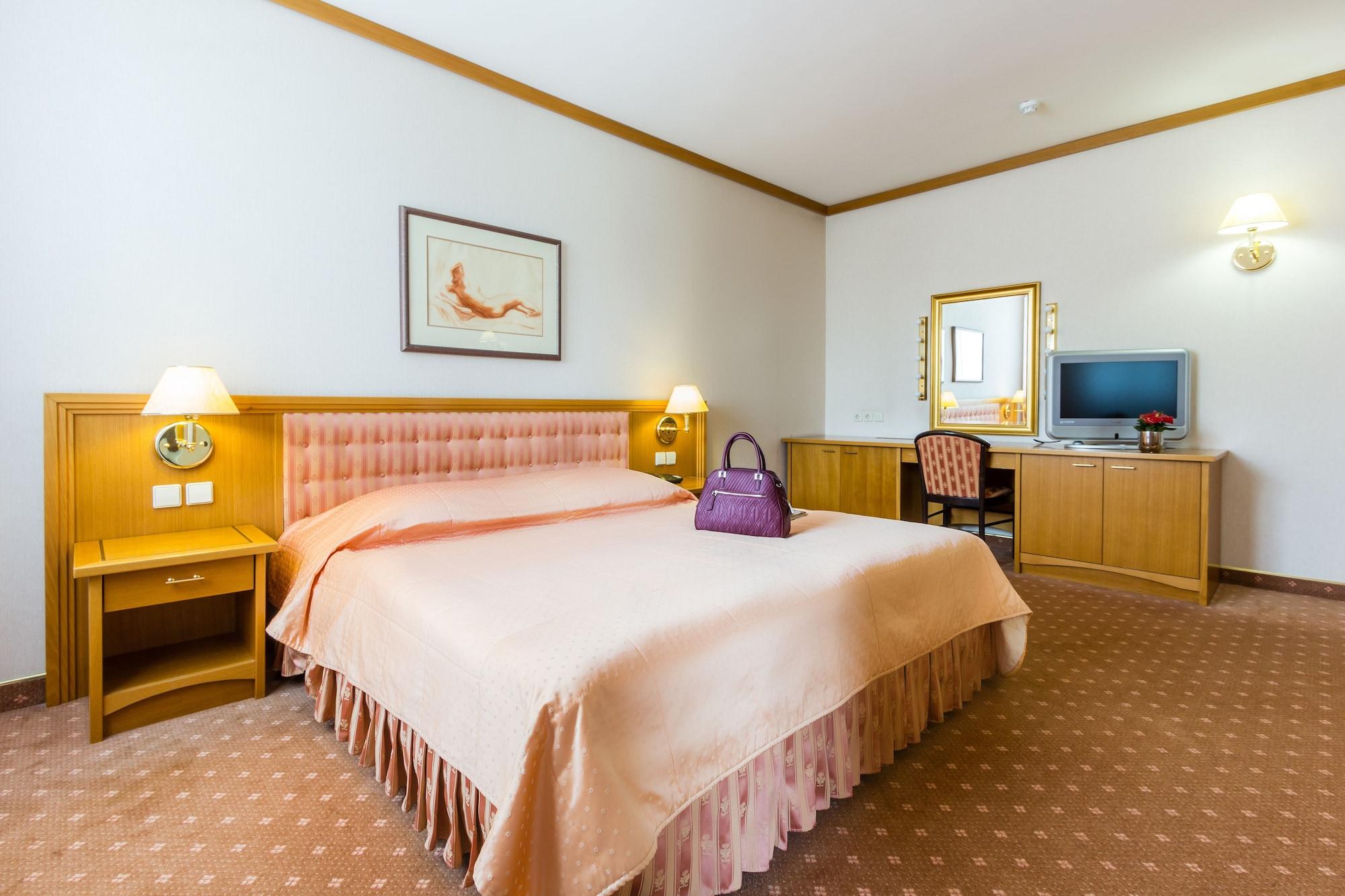 Habakuk Wellness & Event Hotel Μαριμπόρ Εξωτερικό φωτογραφία