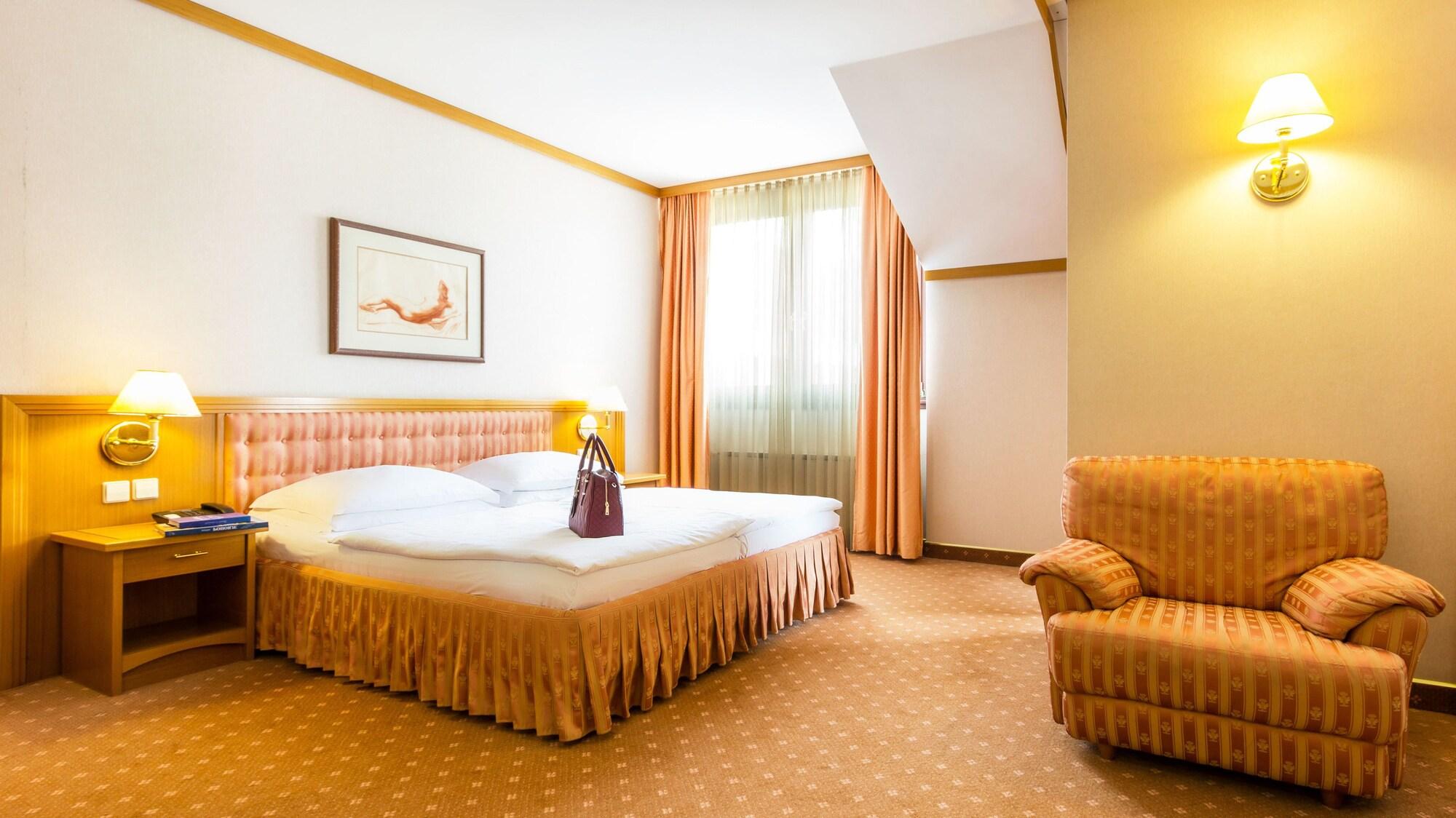 Habakuk Wellness & Event Hotel Μαριμπόρ Εξωτερικό φωτογραφία