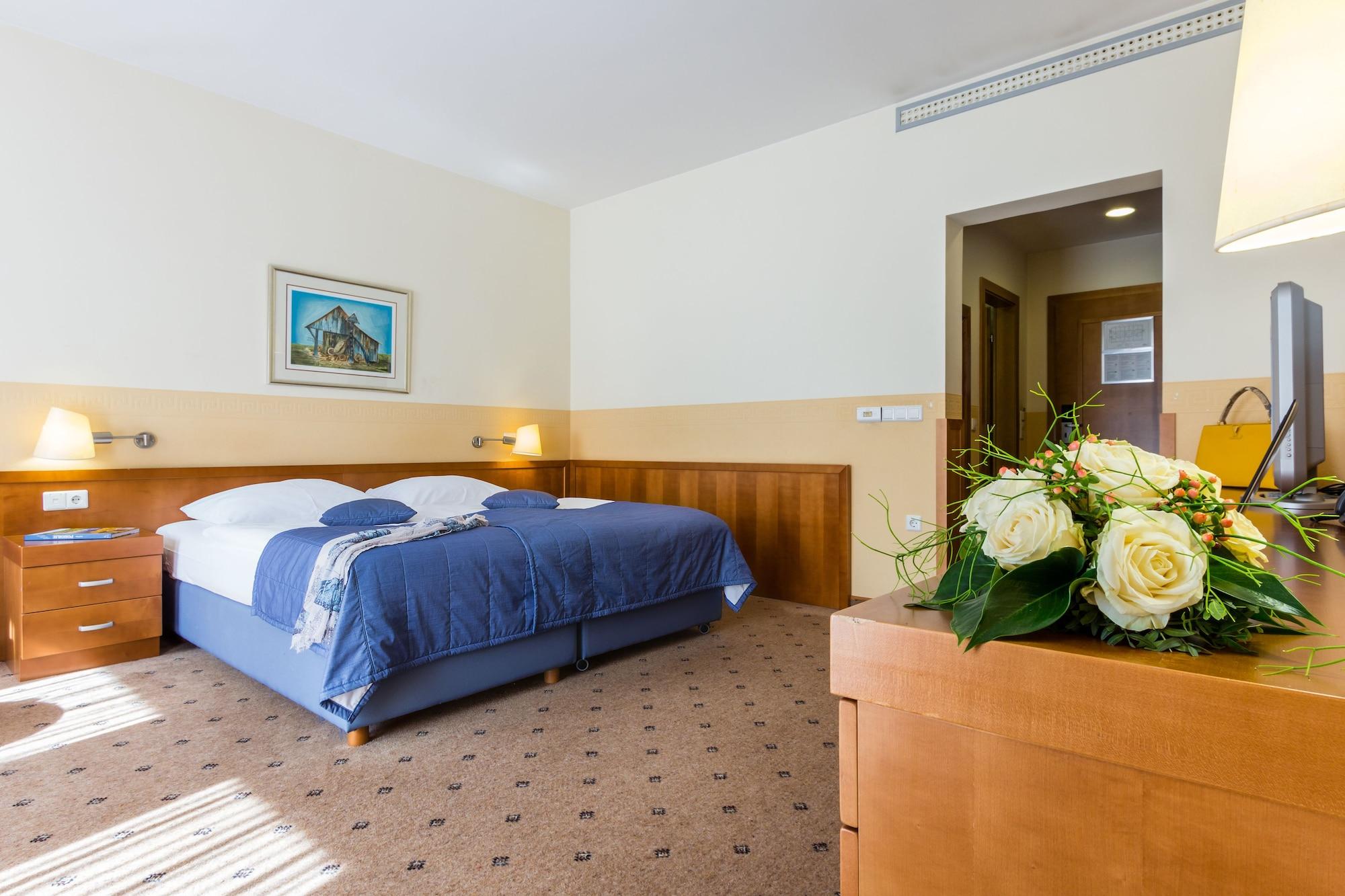 Habakuk Wellness & Event Hotel Μαριμπόρ Εξωτερικό φωτογραφία