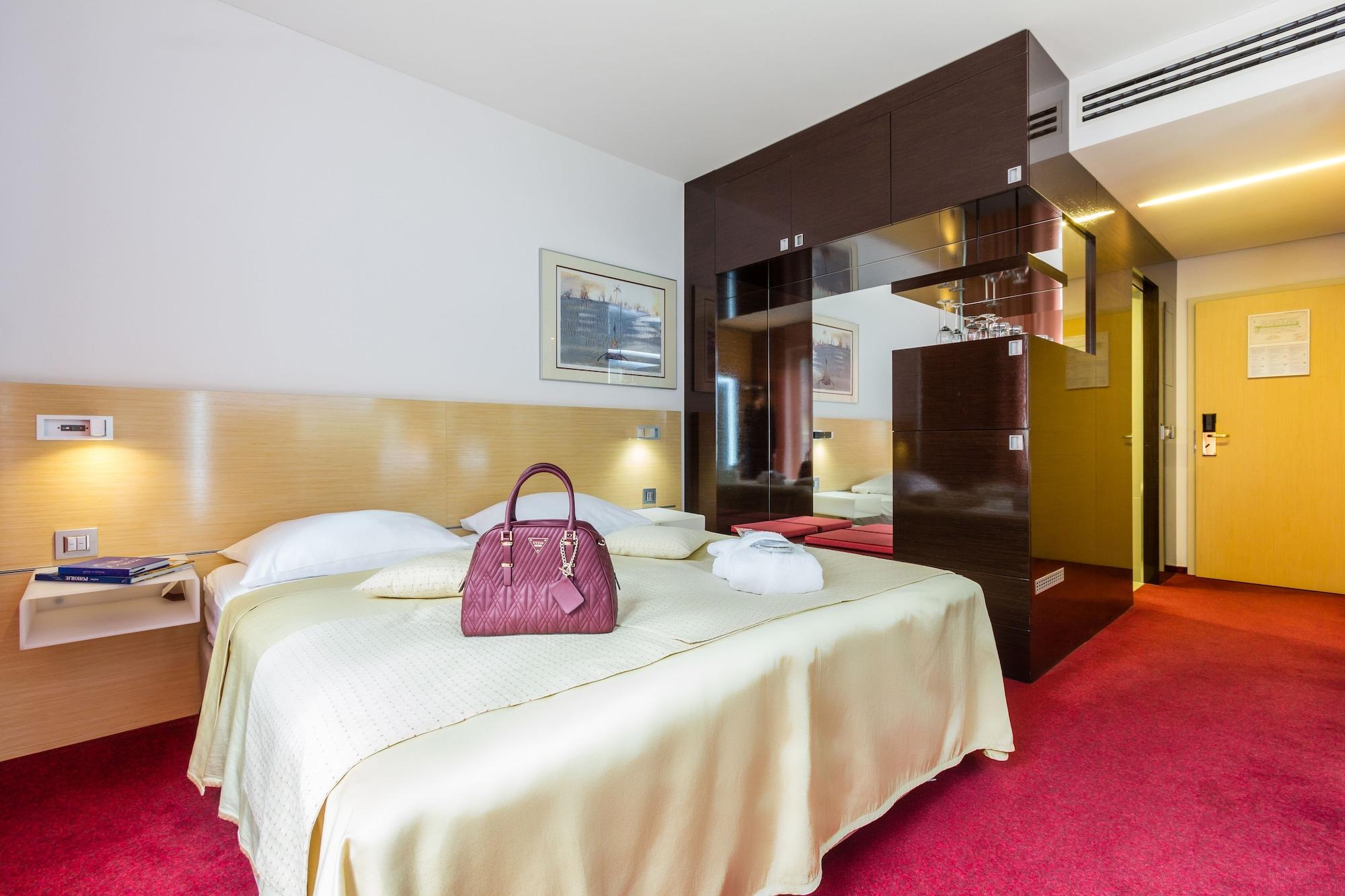 Habakuk Wellness & Event Hotel Μαριμπόρ Εξωτερικό φωτογραφία